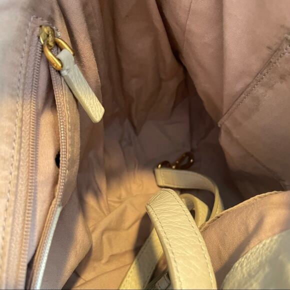 Marc Jacobs Cream Large Hobo Style Handbag Gold Hardware Shoulder Strap - Picture 11 of 12